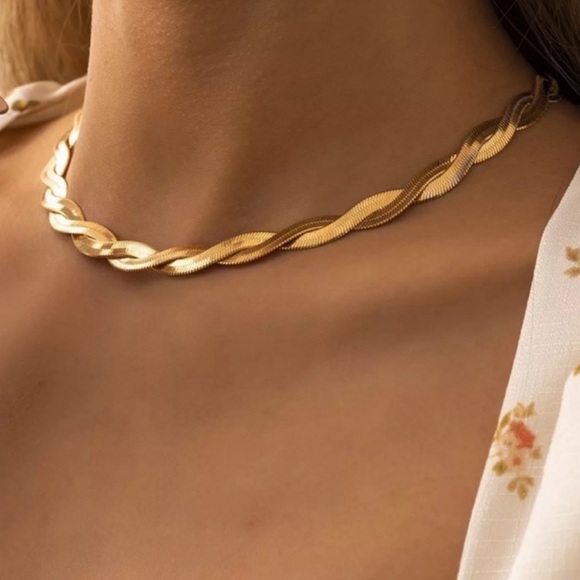 18k GOLD TWISTED SNAKE CHAIN NECKLACE